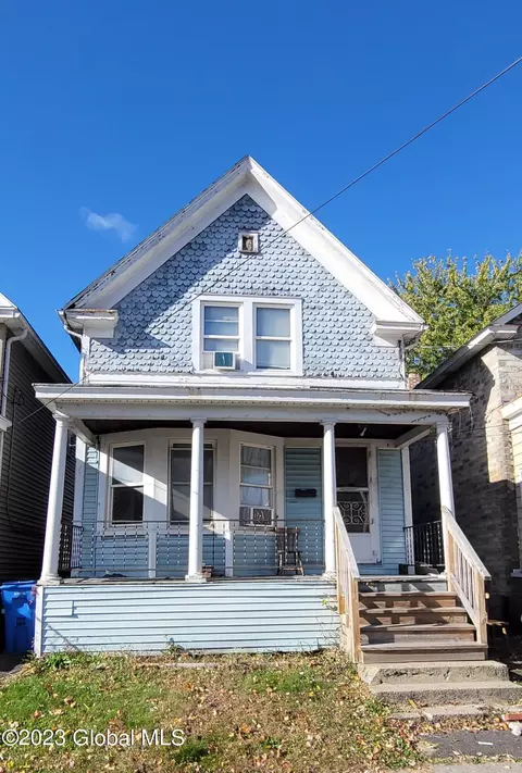 34 Raymo St, Albany, NY 12209
