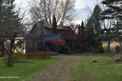 327 Presbyterian Hill Rd, Stephentown, NY 12168