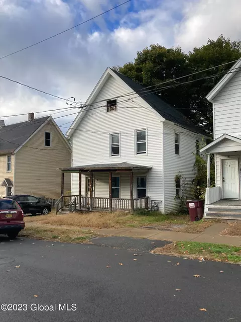 3 Van Wyck St, Gloversville, NY 12078
