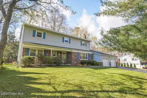 68 Apple Tree Ln, Clifton Park, NY 12065