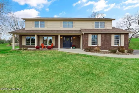 12 Heather Ridge Rd, Troy, NY 12180