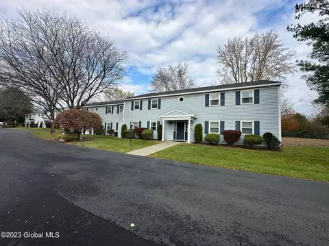 118 Cedarview Ln, Watervliet, NY 12189