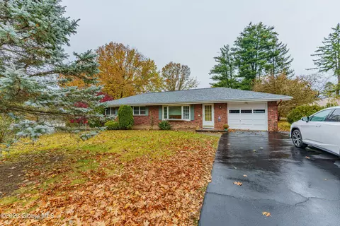30 Timberland Dr, Loudonville, NY 12211