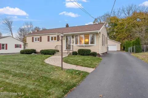 4 Avon Pl, South Glens Falls, NY 12803