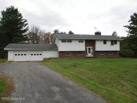 10 Mott Rd, Gansevoort, NY 12831