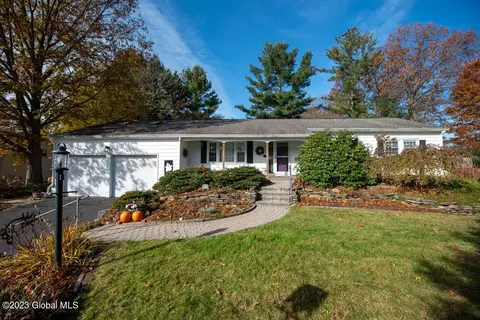 3 Ridge Ln, Ballston Lake, NY 12019