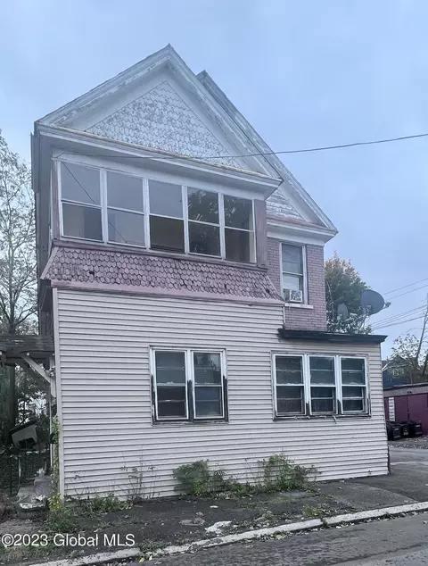 737 Bailey St, Schenectady, NY 12303