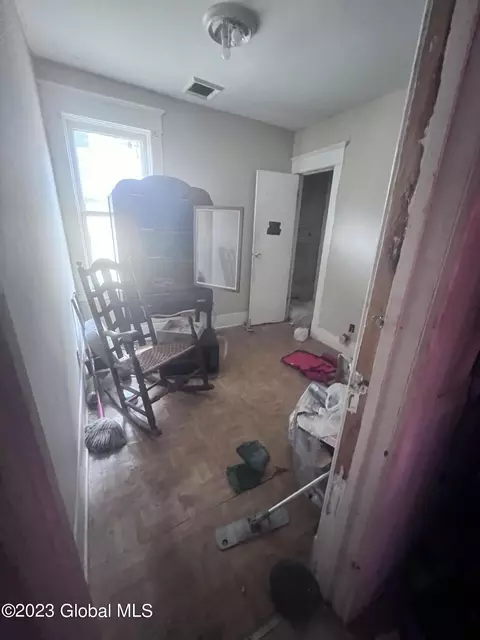 737 Bailey St, Schenectady, NY 12303 photo 4