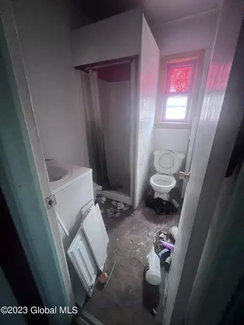 737 Bailey St, Schenectady, NY 12303 photo 8