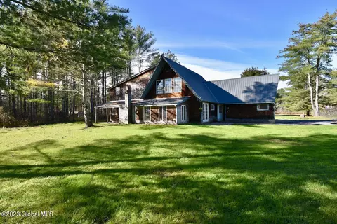 163 Sawmill Dr, Johnstown, NY 12095