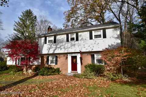 18 Eldorado Dr, Clifton Park, NY 12065