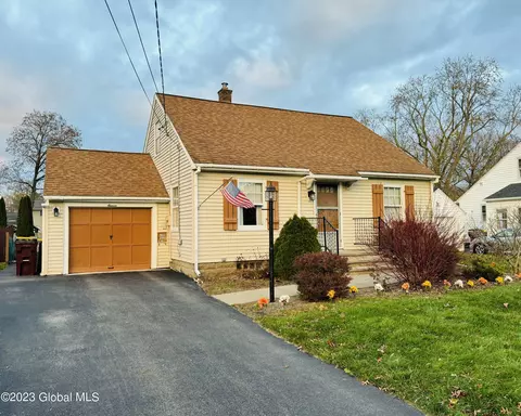 11 Witbeck Dr, Glenville, NY 12302