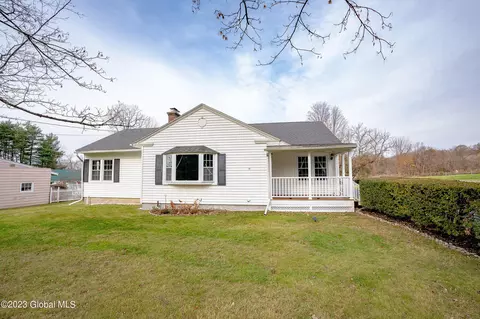 29 Plank Rd, Troy, NY 12182