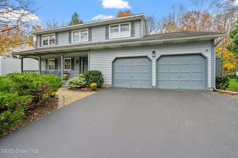 712 John Paul Ct, Niskayuna, NY 12309