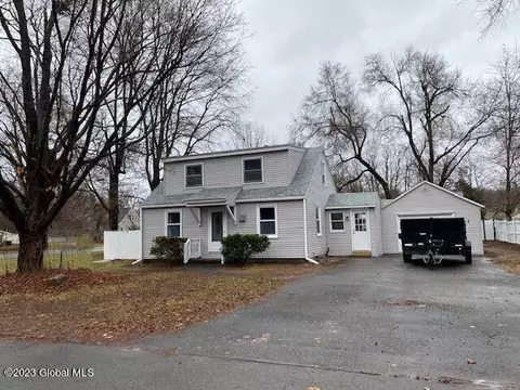 2989 St Michaels Ln, Schenectady, NY 12303