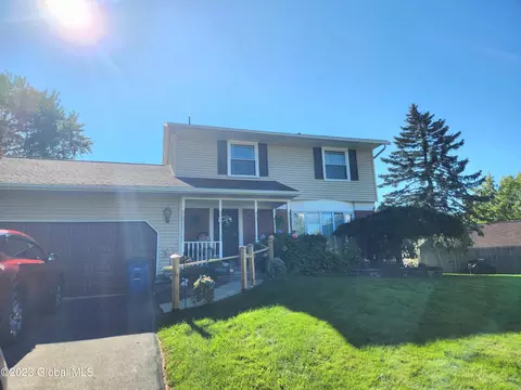 75 Arrowhead Ter, Cohoes, NY 12047