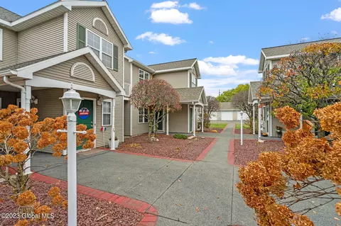 25 Coralberry Ct, Albany, NY 12203