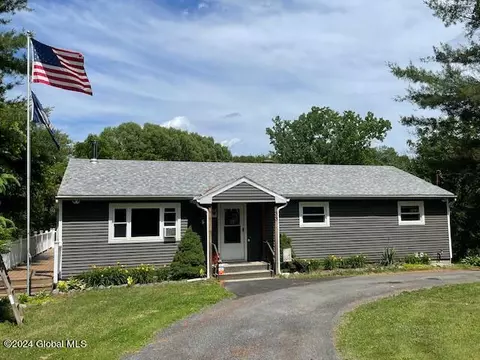 33 Woodin Rd, Halfmoon, NY 12065