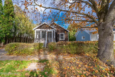 15 N High St, Ballston Spa, NY 12020
