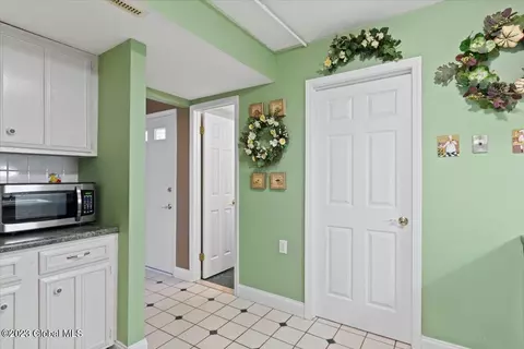 8 E Haystack Rd, Clifton Park, NY 12065 photo 5