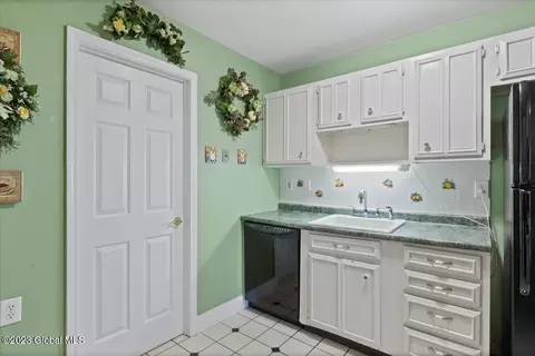 8 E Haystack Rd, Clifton Park, NY 12065 photo 3