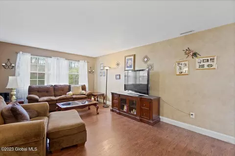 8 E Haystack Rd, Clifton Park, NY 12065 photo 6