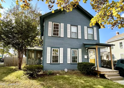 26 Smith St, Glens Falls, NY 12801