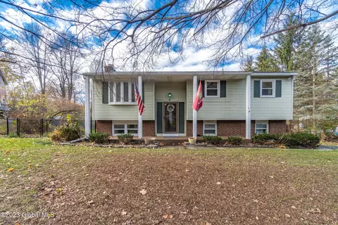 6 Chinquapin Ave, East Greenbush, NY 12061