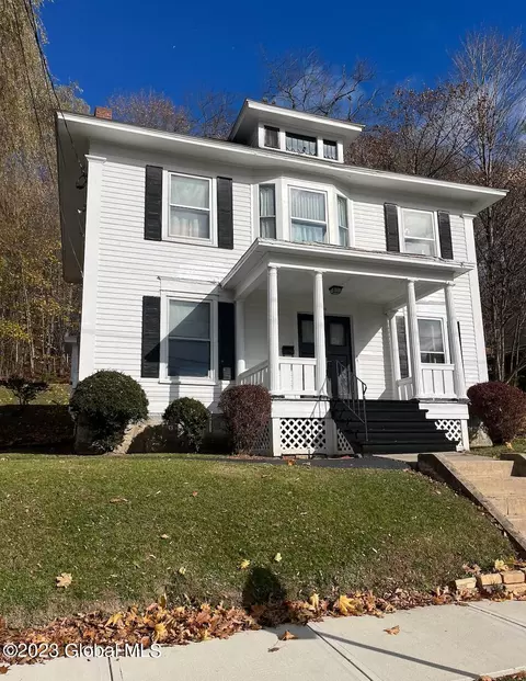 25 Phillips St, Amsterdam, NY 12010