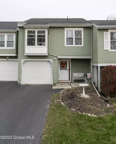 29 Ziemke Farm Ln, Cohoes, NY 12047