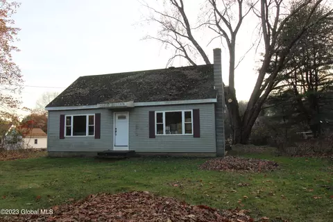 33 Charlton Rd, Glenville, NY 12302 photo 2