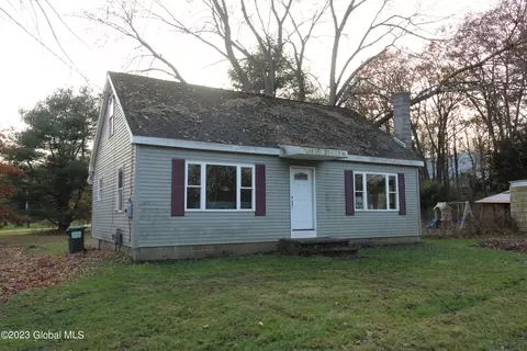 33 Charlton Rd, Glenville, NY 12302