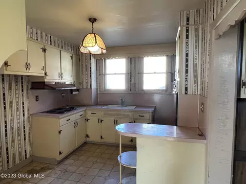 1284 Keyes Ave, Schenectady, NY 12309 photo 3