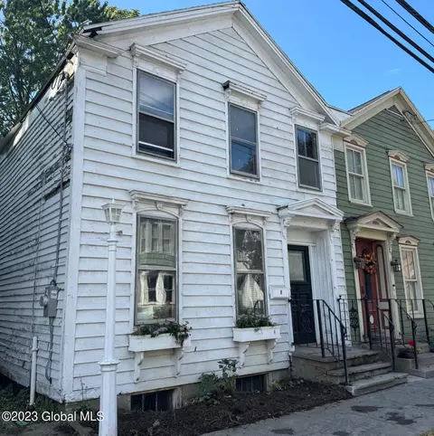 9 N College St, Schenectady, NY 12305