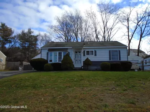 23 Jones Dr, Schenectady, NY 12309