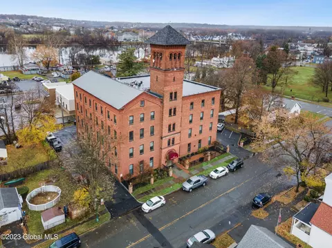 387 3rd Ave #305, Troy, NY 12182