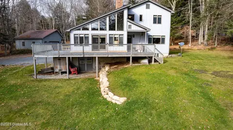 110 Hemlock Dr, Lake Pleasant, NY 12108