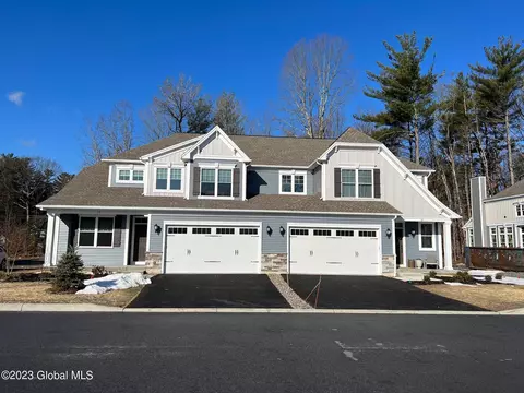 27 Daintree Dr, Saratoga Springs, NY 12866