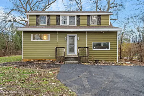 522 3rd Ave Ext, Rensselaer, NY 12144
