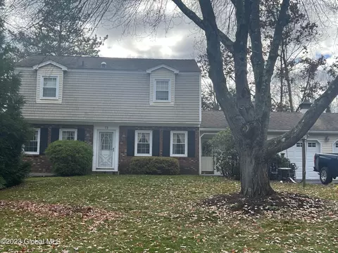 72 Parkwyn Dr, Delmar, NY 12054