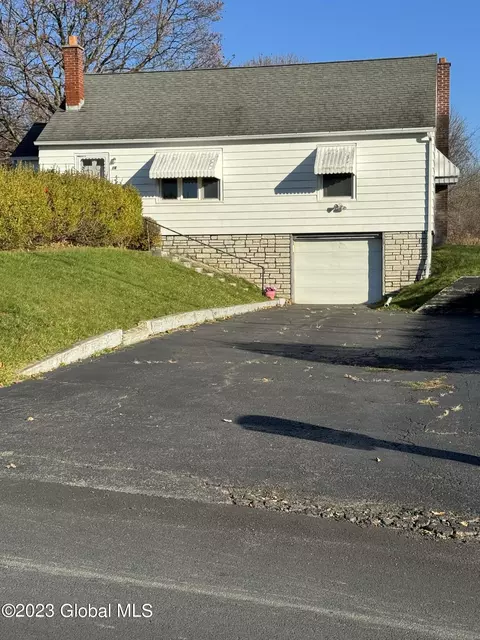 16 Geiser Rd, Wynantskill, NY 12198