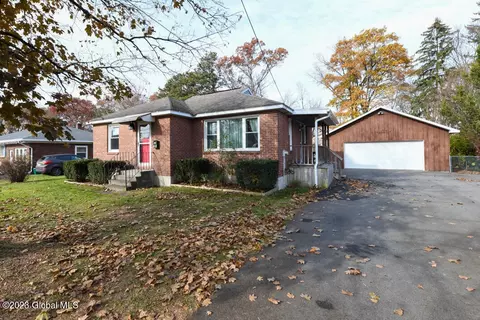 13 Lanci Ln, Albany, NY 12205