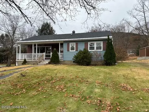 30 Holly Dr, Lake George, NY 12845