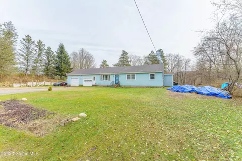 106 N Old State Rd, Eagle Bridge, NY 12057