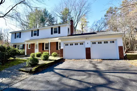 2 Cedar Ln, Clifton Park, NY 12065