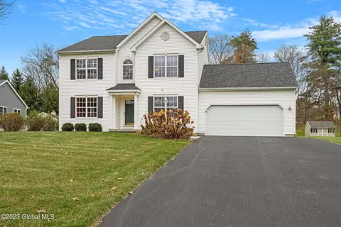 8 Heron Pl, Rexford, NY 12148