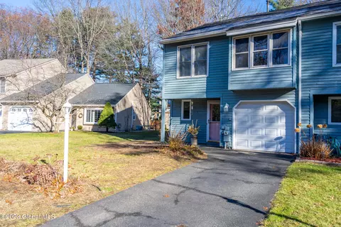 6 Tekakwitha Ct, Clifton Park, NY 12065