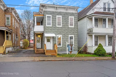 38 James St, Amsterdam, NY 12010