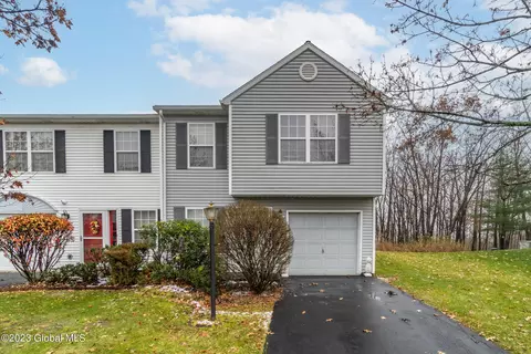 75 Bridgewood Ln, Watervliet, NY 12189