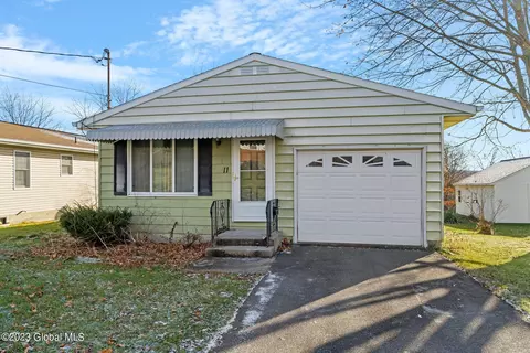 11 Hampton St, Menands, NY 12204